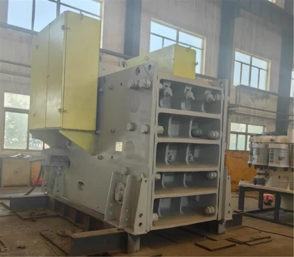 C Jaw Crusher-Side View03
