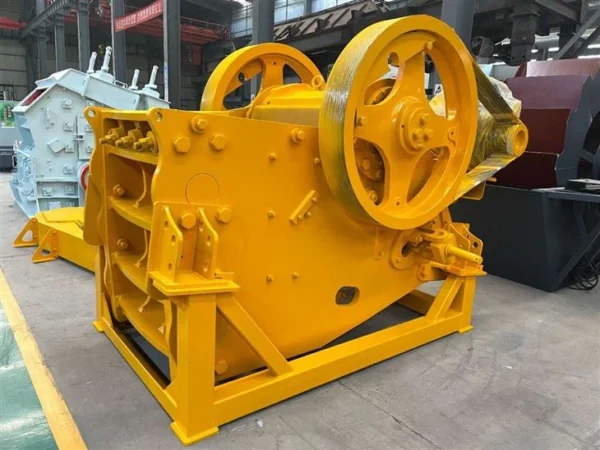 C Jaw Crusher-Side View04-yellow